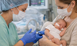 Mais de cem famílias da antiga Cohab recebem escrituras de imóveis