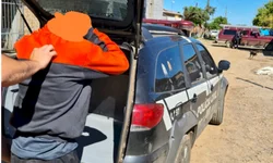 Mais de 60 pessoas são flagradas em festa clandestina