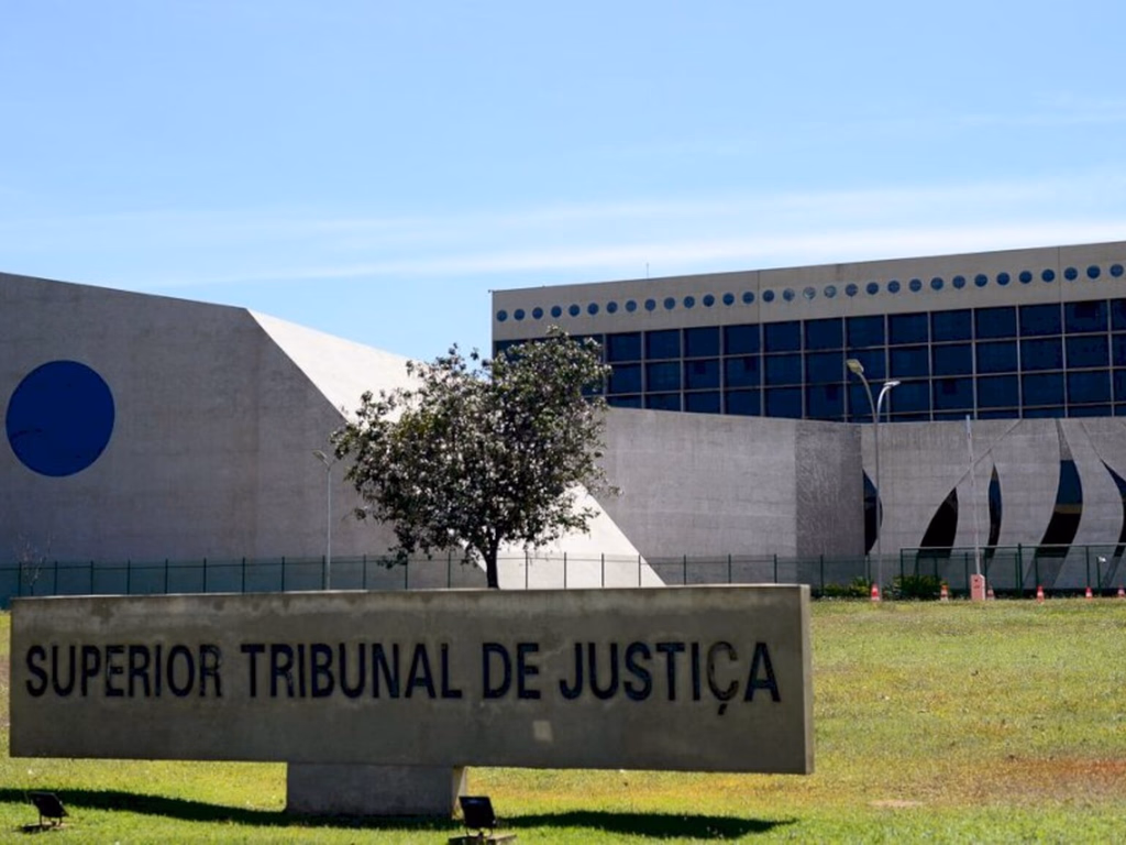 Aposentado pode receber benefício pela via judicial até implementá-lo via INSS