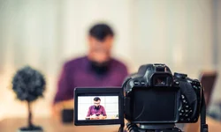 Influenciador condenado por danos coletivos em caso de exposição de crianças