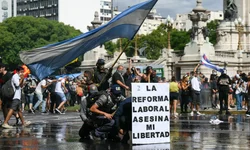 Aprovada reforma trabalhista de Milei após greve geral e protestos