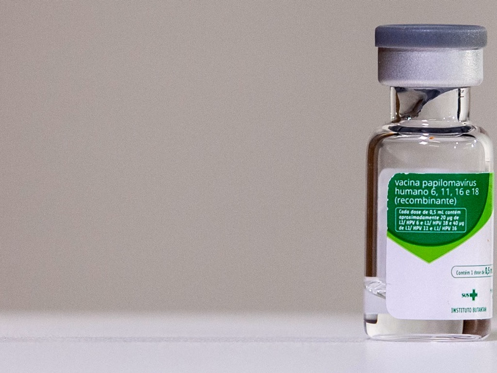 Vacinação contra HPV para jovens de 15 a 19 anos estará disponível até o fim do ano