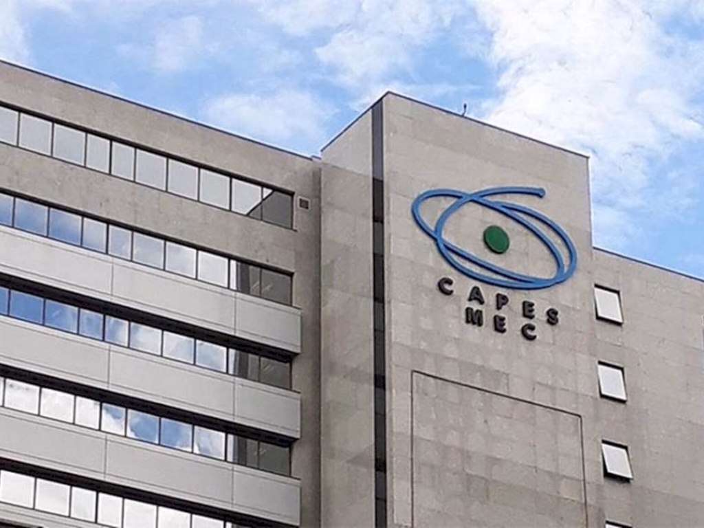 Capes oferece 75 mil vagas em cursos virtuais gratuitos