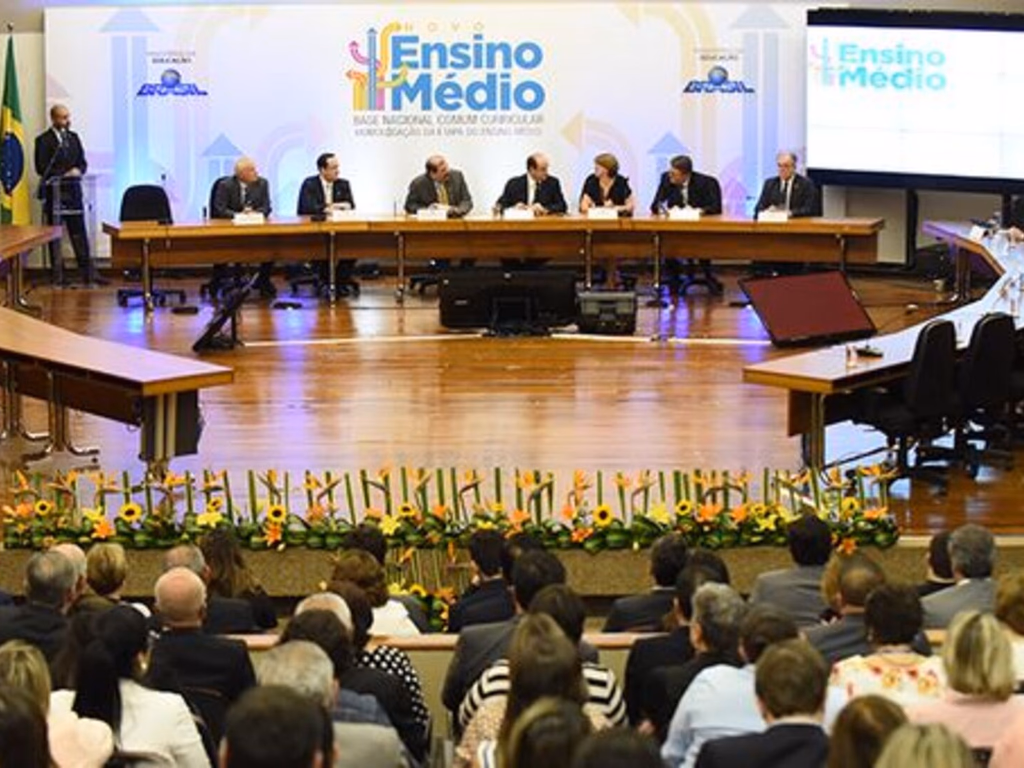 Etapa do ensino médio é homologada e BNCC está completa