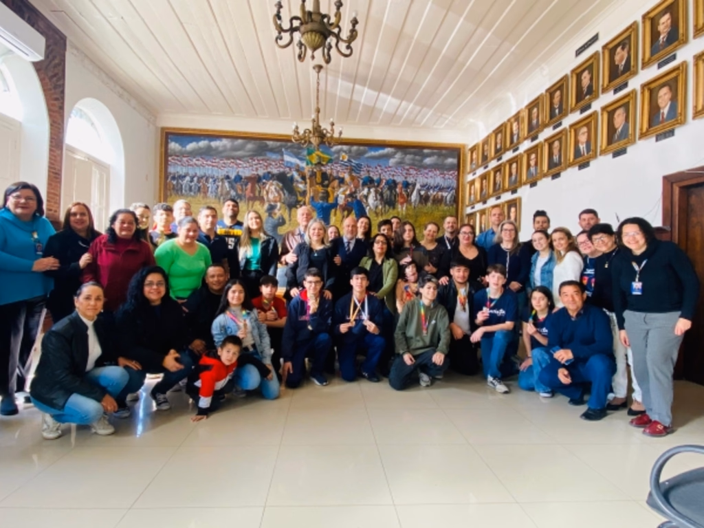 Estudantes são homenageados por conquistas na Olimpíada Brasileira de Matemática