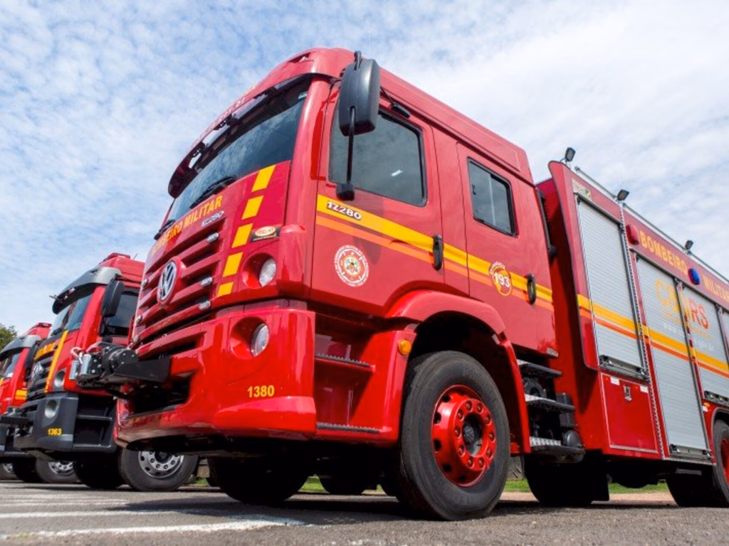 Incêndio destrói residência na Rua Érico Veríssimo