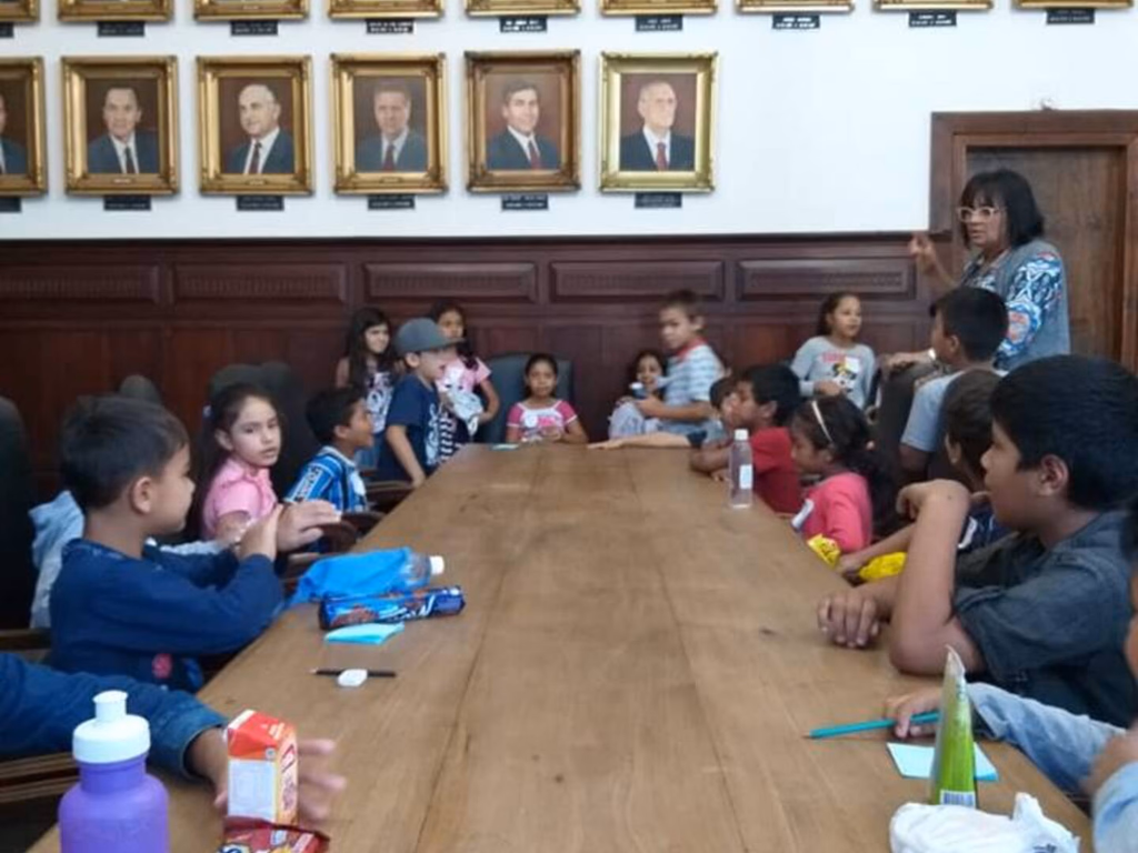 Alunos da escola Marília realizam expedição na Prefeitura