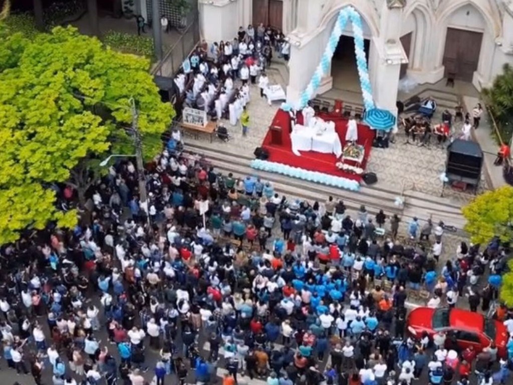 Procissão e Missa de Nossa Senhora Aparecida reúnem 10 mil pessoas