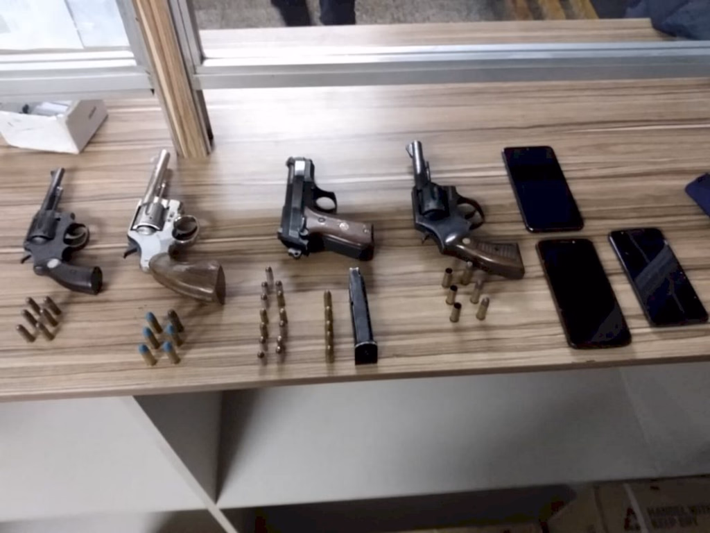 Dupla assalta posto de gasolina, mas acaba presa