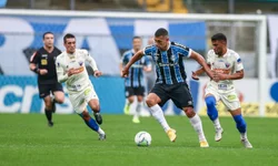 Neymar é expulso após agredir jogador