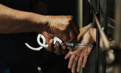 Motorista é preso em flagrante por embriaguez após colidir em muro