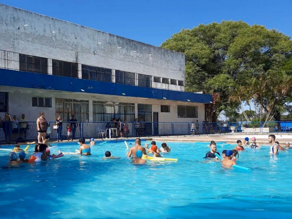 Prefeitura abre a temporada de hidroginástica e natação infantil