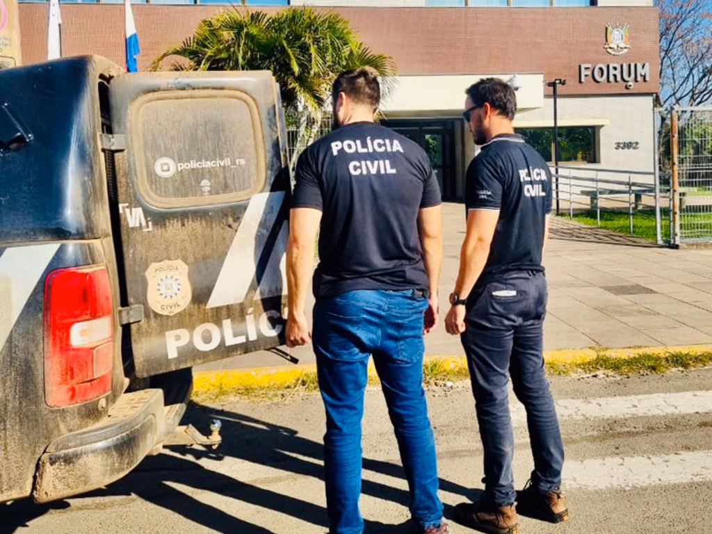 No Fórum, foragido é reconhecido por policiais e preso