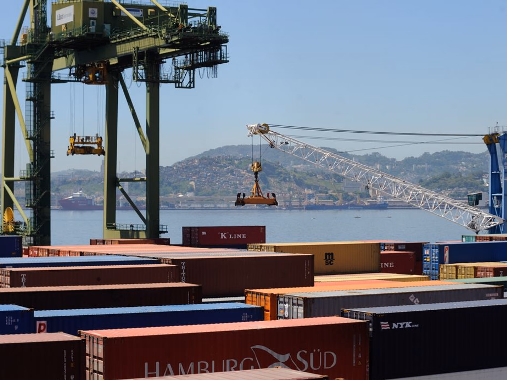 Governo projeta superávit comercial de até US$ 90 bilhões em 2026