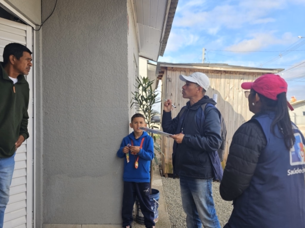 Agentes de saúde visitam domicílios no Loteamento Olavo Rodrigues