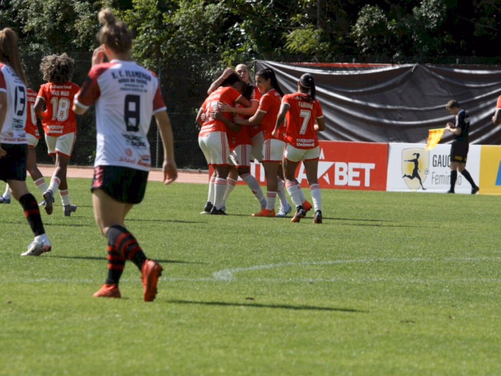 Gurias do Inter goleiam na estreia do Gauchão