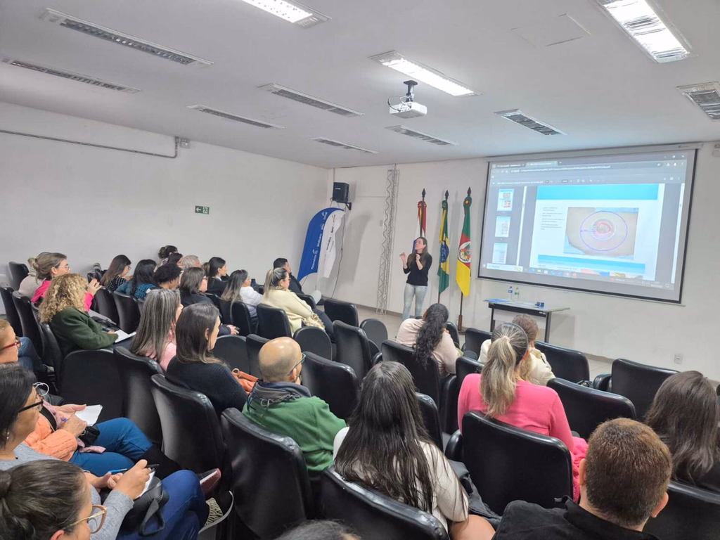 Profissionais da saúde recebem capacitação em tratamento de feridas