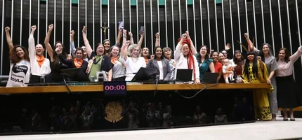 Câmara aprova regulamentação da profissão de doula