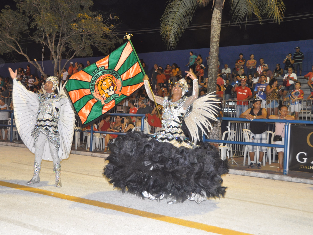 Apoteose do Samba leva Fênix: Uma Lenda, Um Símbolo, o Renascer do Nosso Samba, para avenida.