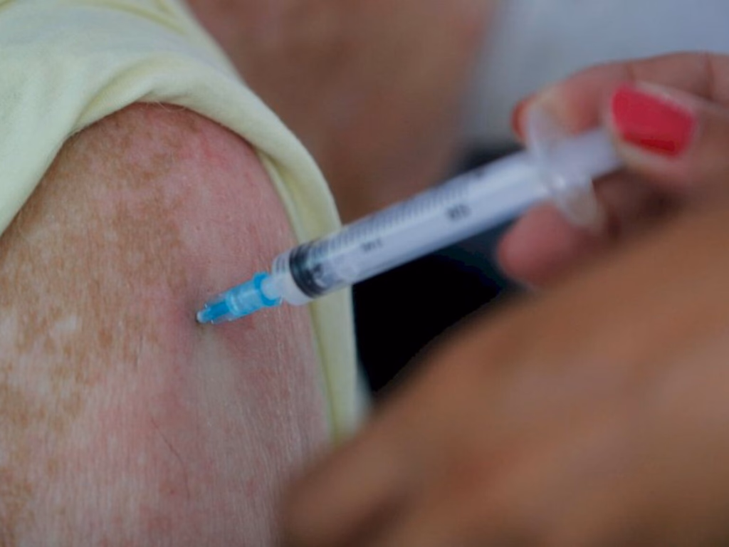 Vacinação continua nesta terça-feira