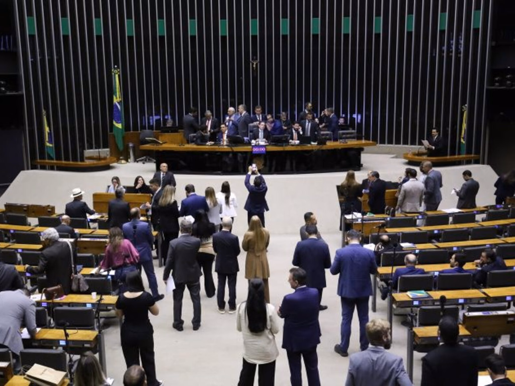Câmara aprova PL que criminaliza uso de escudo humano