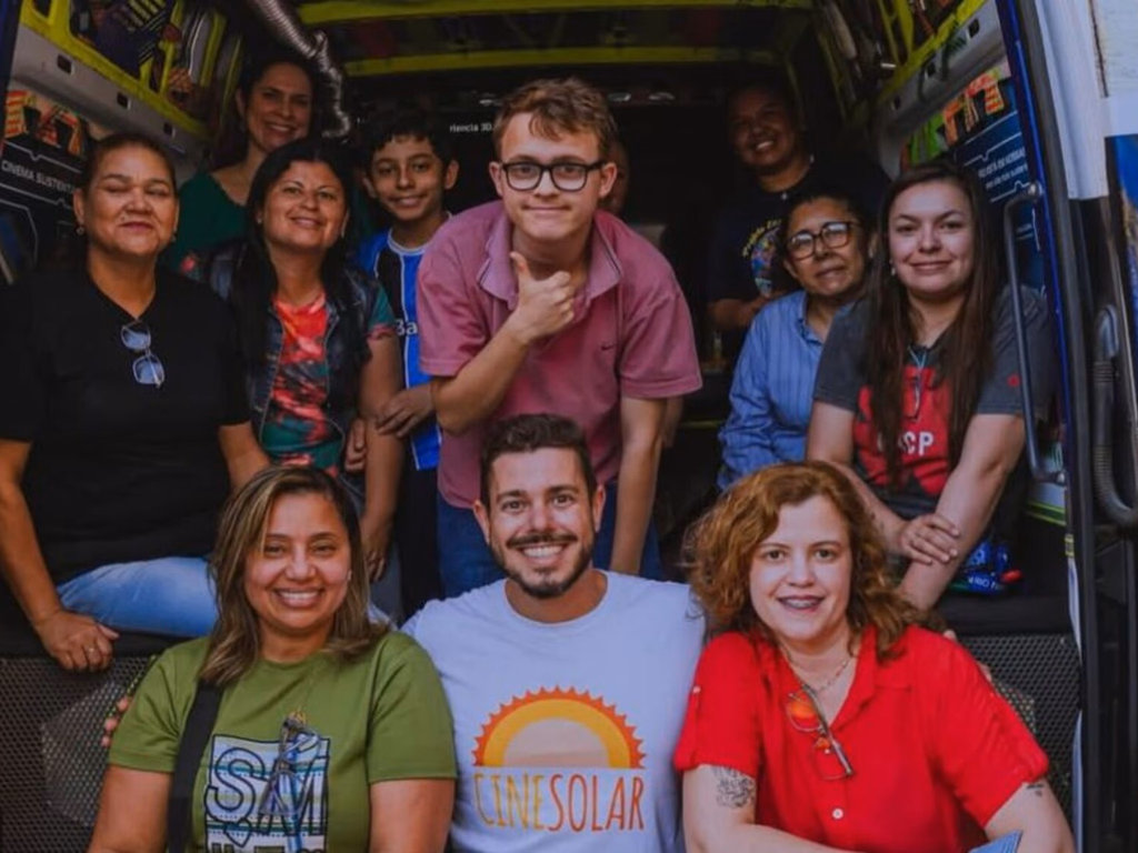 CineSolar leva cinema gratuito e sustentável à Biblioteca Municipal