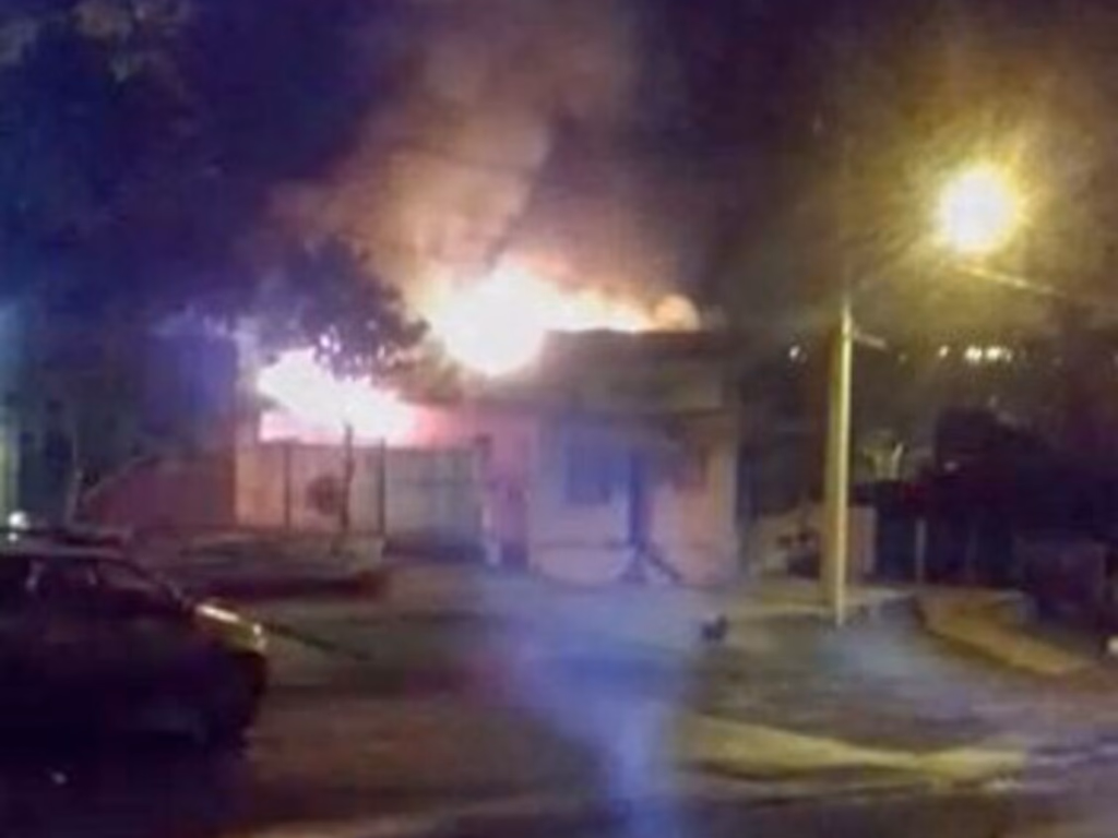 Incêndio destrói lanchonete