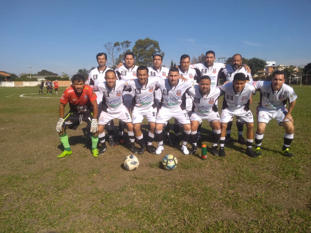 Barcelona vence mais uma e mantém liderança isolada dos Quarentões