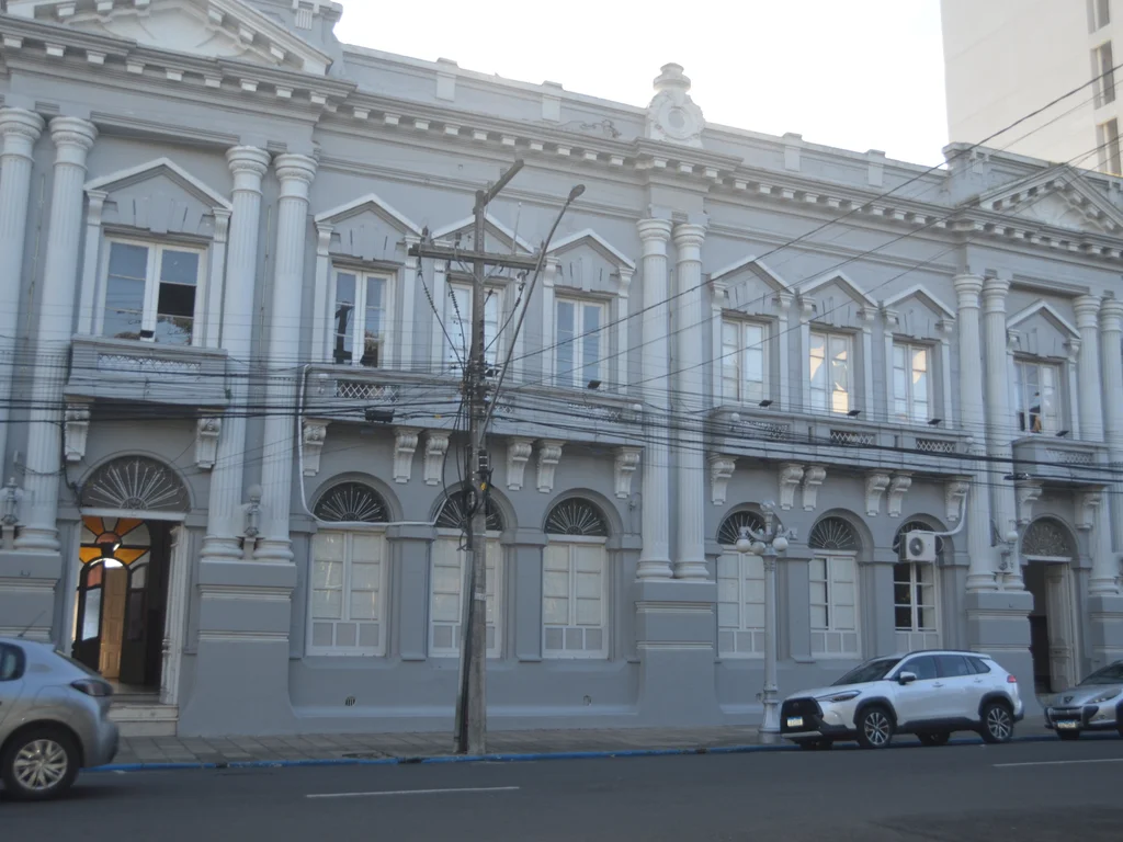 Sexta-feira de ponto facultativo no serviço público estadual e normal no municipal