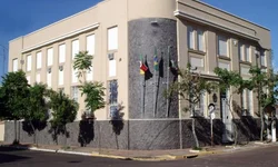 Município acaba com salários abaixo do mínimo