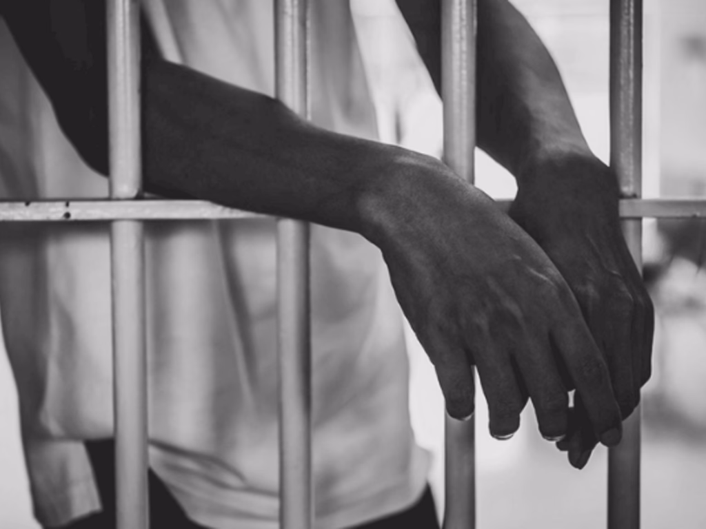 Preventiva sem revisão em 90 dias não causa revogação automática