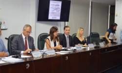 Sartori entrega viaturas para a Brigada Militar