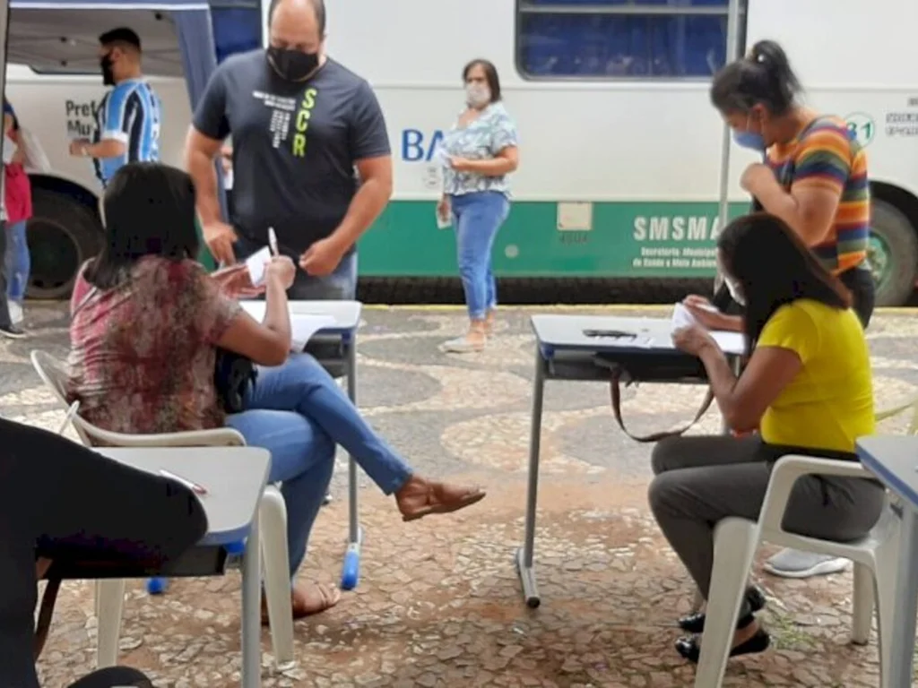 Vacinação tem unidade móvel e Janssen disponível