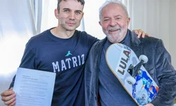 Hamm entrega ônibus e anuncia emendas