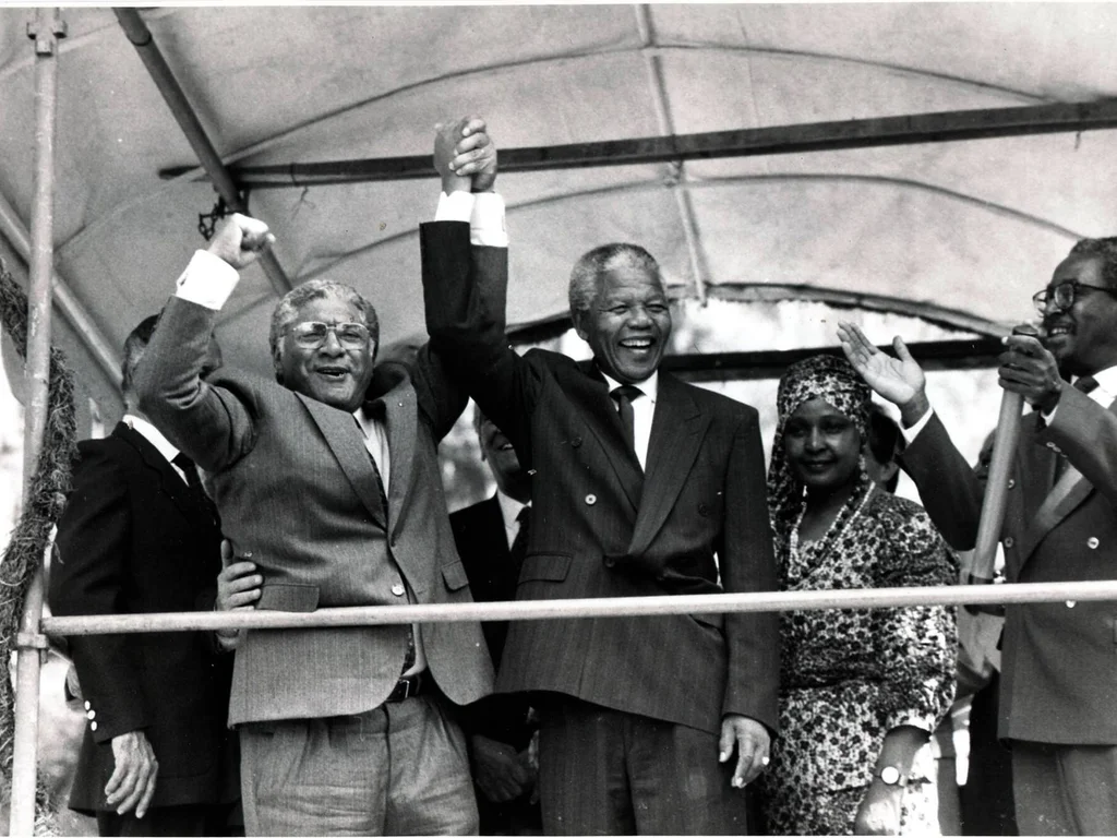 “O voto é tua única arma, bota o teu voto na mão”