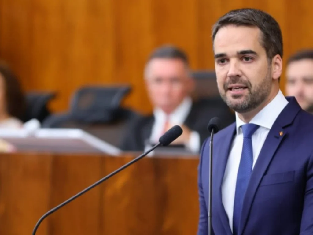 Eduardo Leite se manifesta sobre prisão domiciliar de Bolsonaro