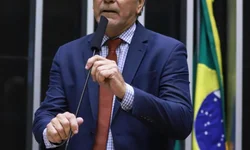 Projeto que reajusta piso do magistério em 6,27% deve ser votado em março