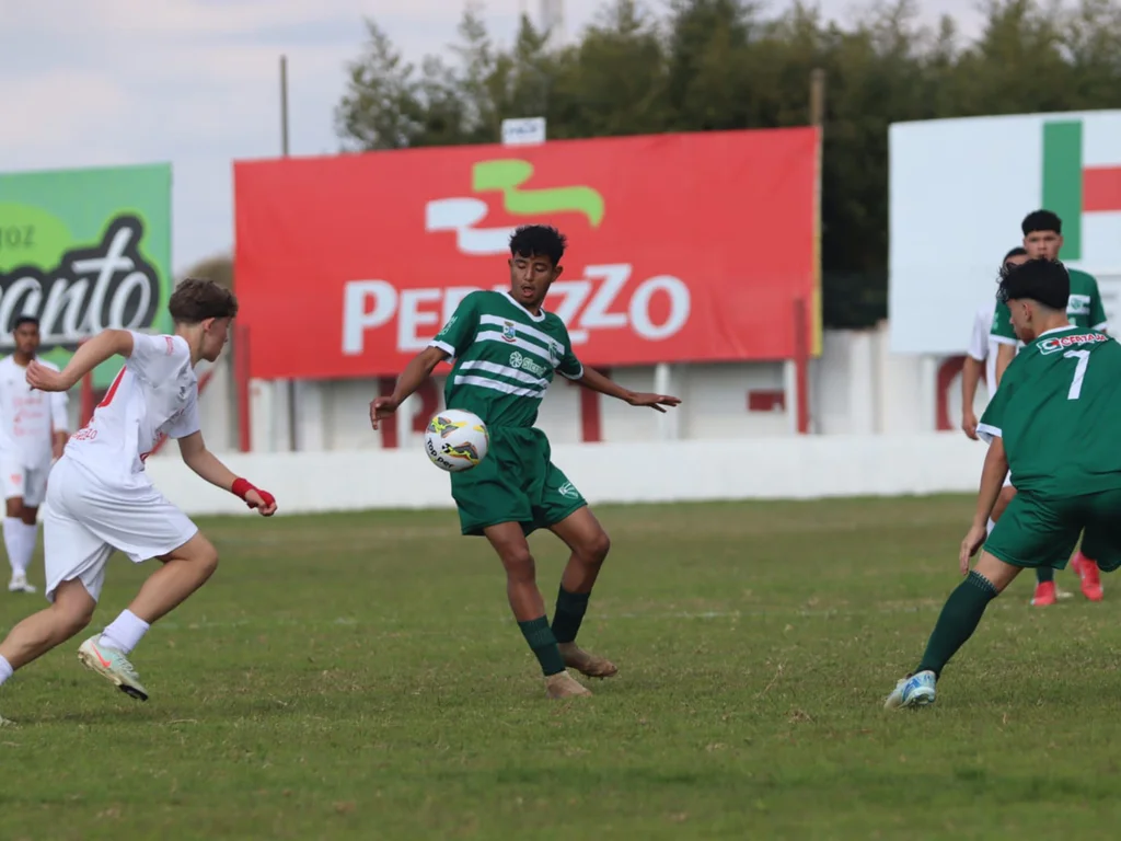 Sub-17 perde e está na quarta colocação no seu grupo