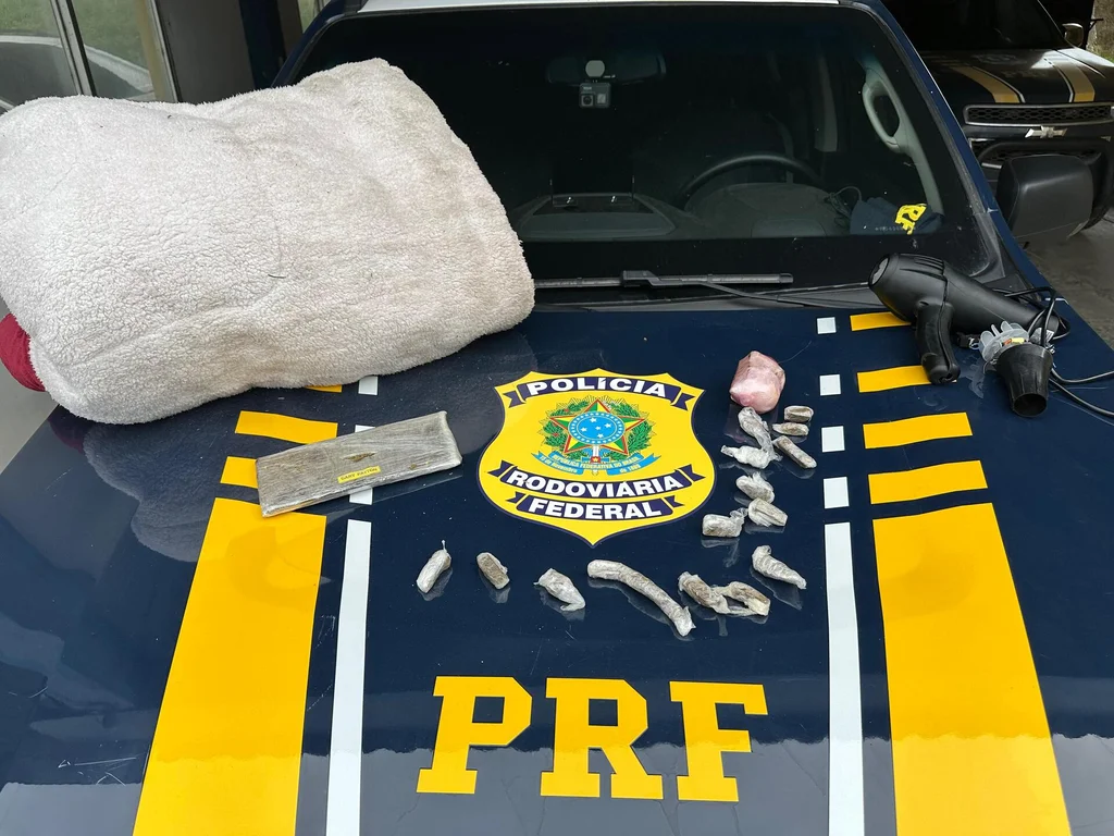 PRF prende sogra e genro com meio quilo de haxixe em Bagé