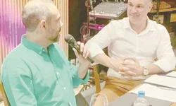 ‘É mais fácil obter o que se deseja com um sorriso do que à ponta da espada’   William Shakespeare