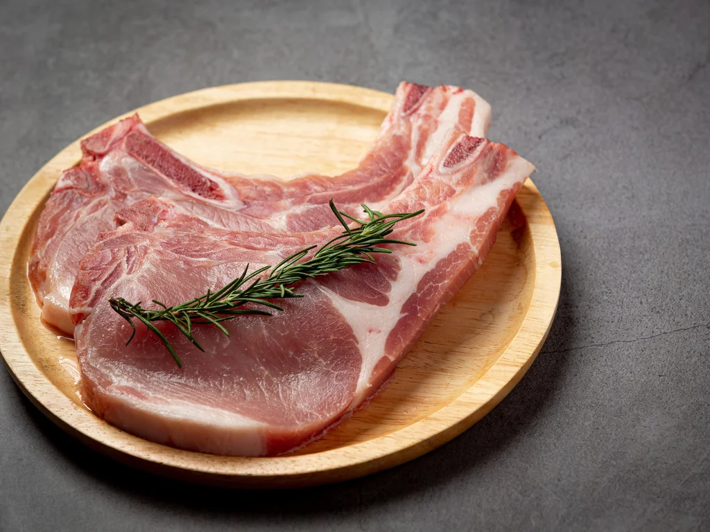 Produção de carne suína e de frango deve atingir novo recorde em 2025