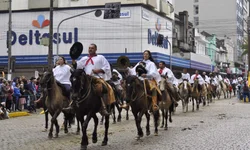 Caminhão com equipamento eólico pega fogo