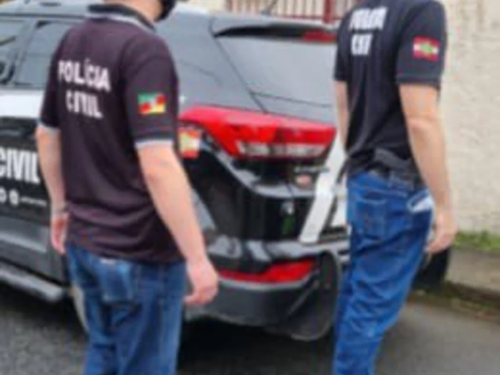 Foragidos pelos crimes de tráfico de drogas e estupro estão atrás das grades