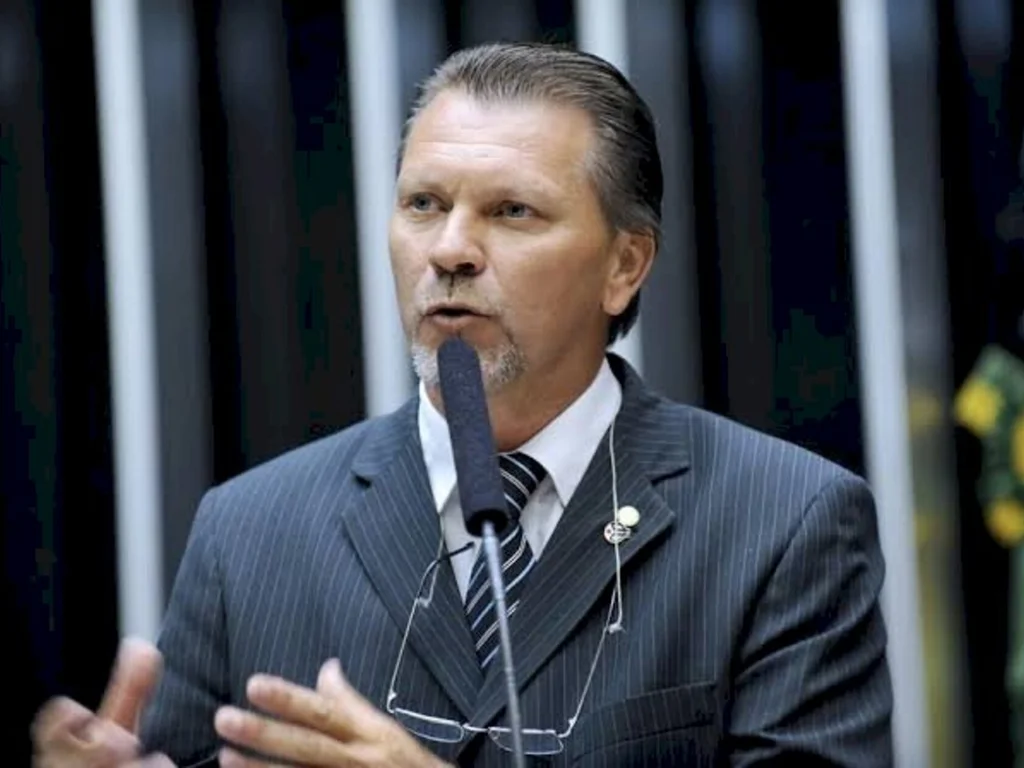 Afonso Hamm está internado com covid-19