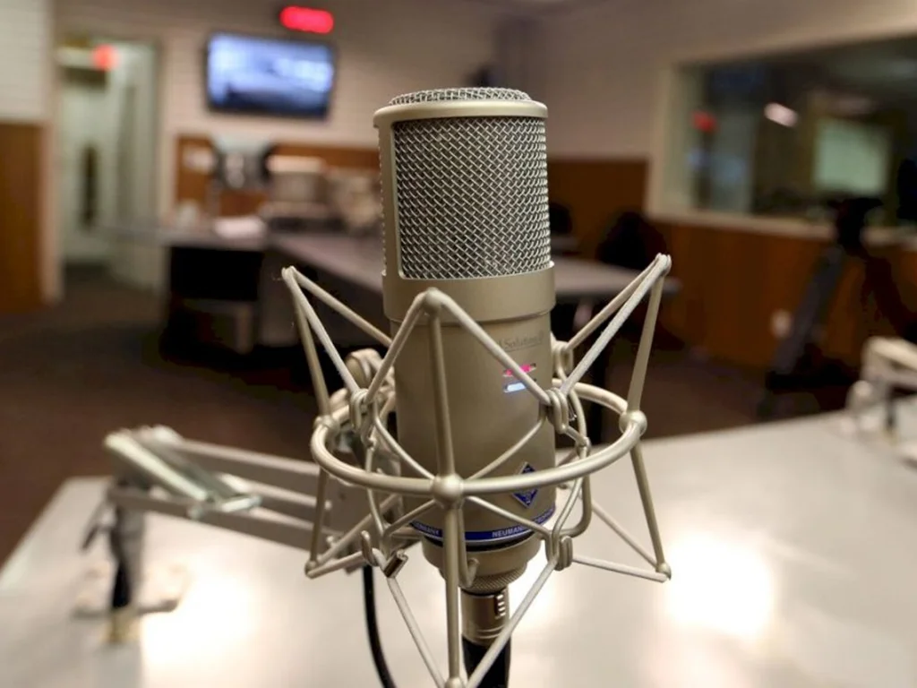 Conheça as regras para propaganda no rádio e na TV