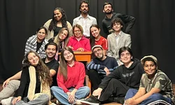 “Os Carlitos” leva trajetória de Edy Lima ao palco da Feira do Livro