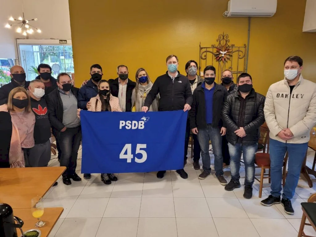 Tucano conversa com lideranças da região