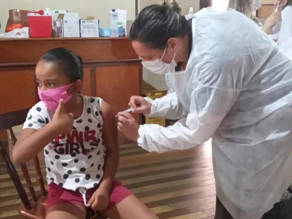 Saúde pede que criança não vá em jejum para vacinar