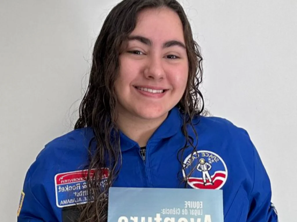 Jovem lança livro sobre experiência na NASA