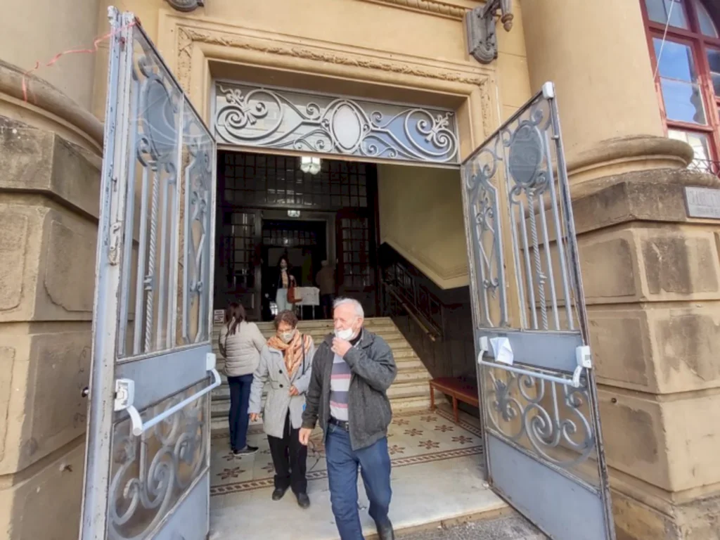 Professores, Saúde e Segurança podem buscar quarta dose